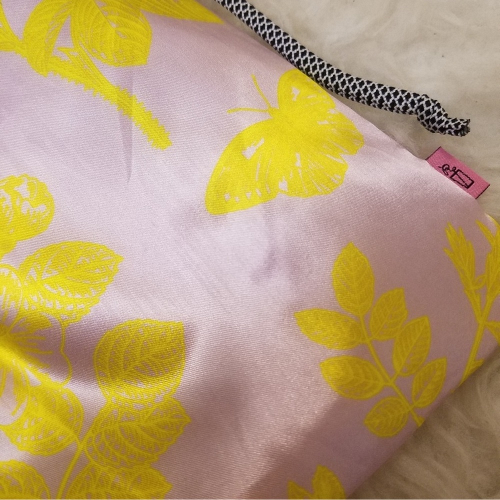 Pink satin drawstring pouch 🔻 - Picture 5 of 7